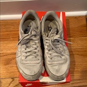 Nike Woman’s Internationalist grey/oatmeal